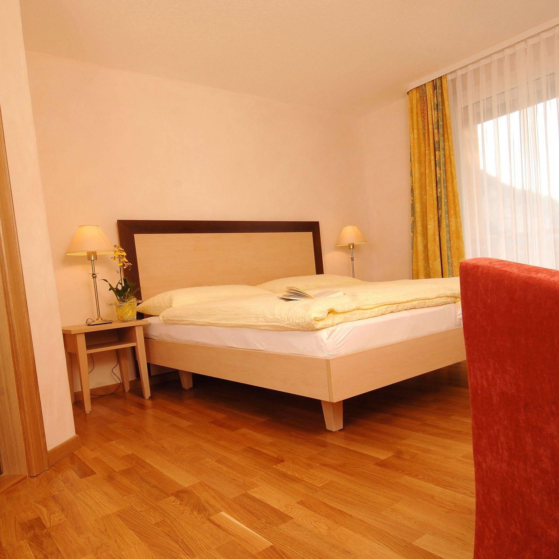 Hotel Viktoria-Leukerbad-Therme Buitenkant foto